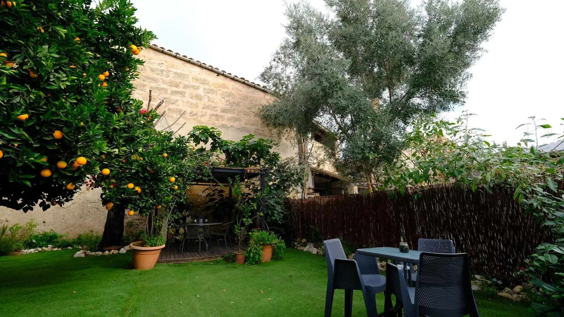 Casa Caimari Guest House, For Mountain Lovers! Bed & Breakfast
