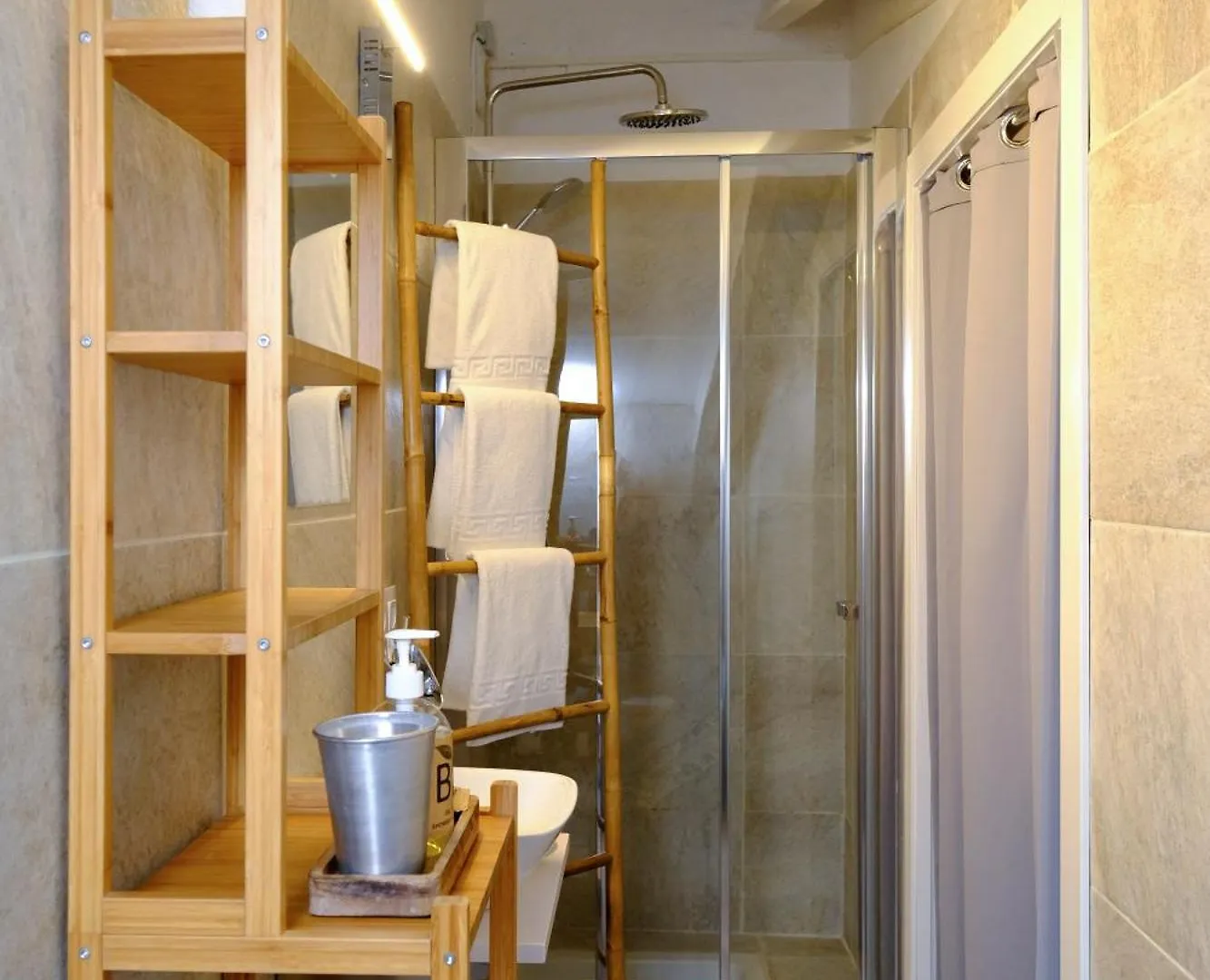 Casa Caimari Guest House, For Mountain Lovers! Bed & Breakfast
