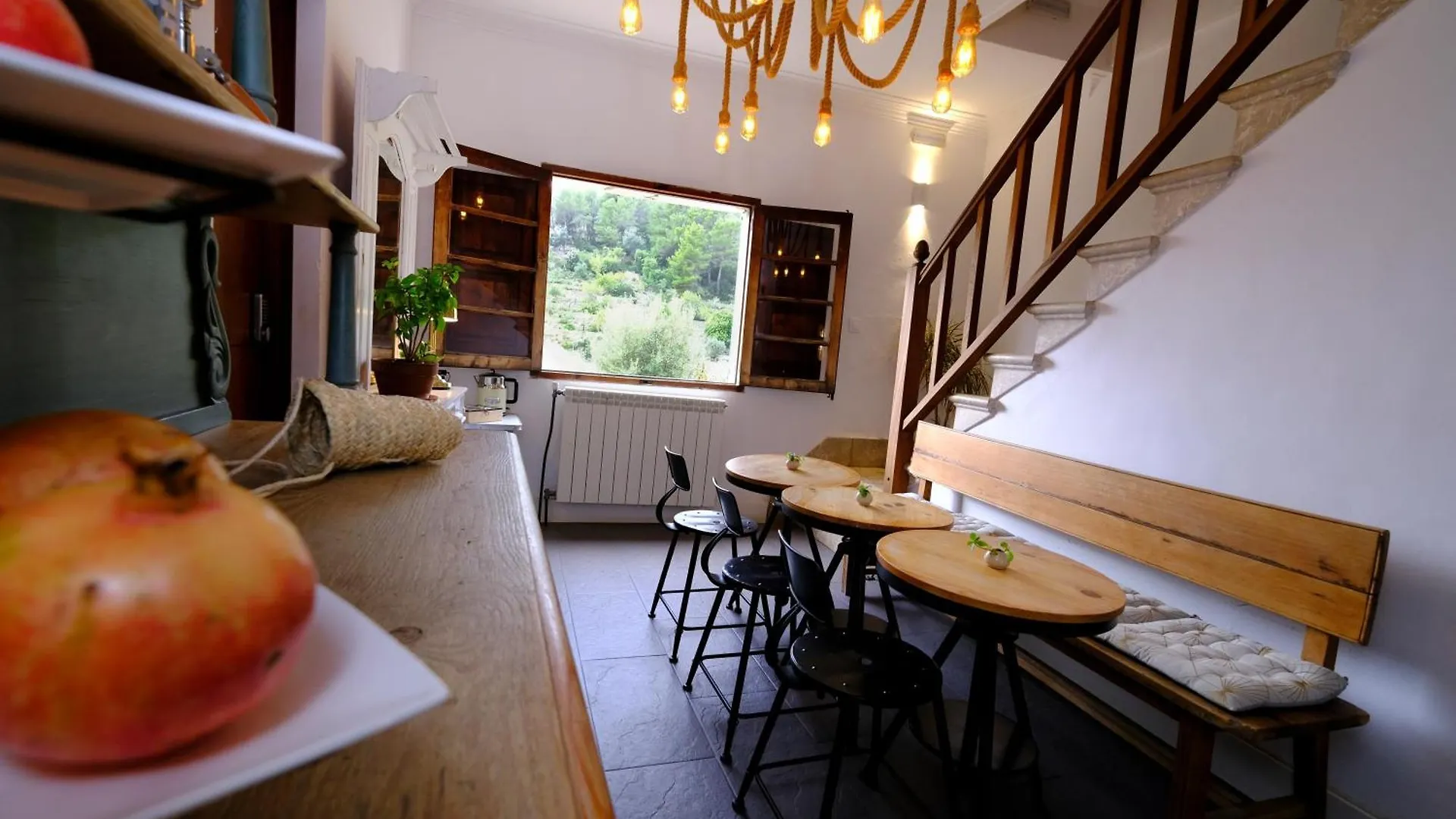 Casa Caimari Guest House, For Mountain Lovers! Bed & Breakfast